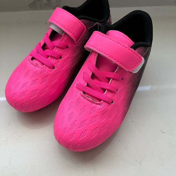 Brian kids hot pink soccer cleats. Brand new with box. Size 10 kids. - Picture 2 of 6